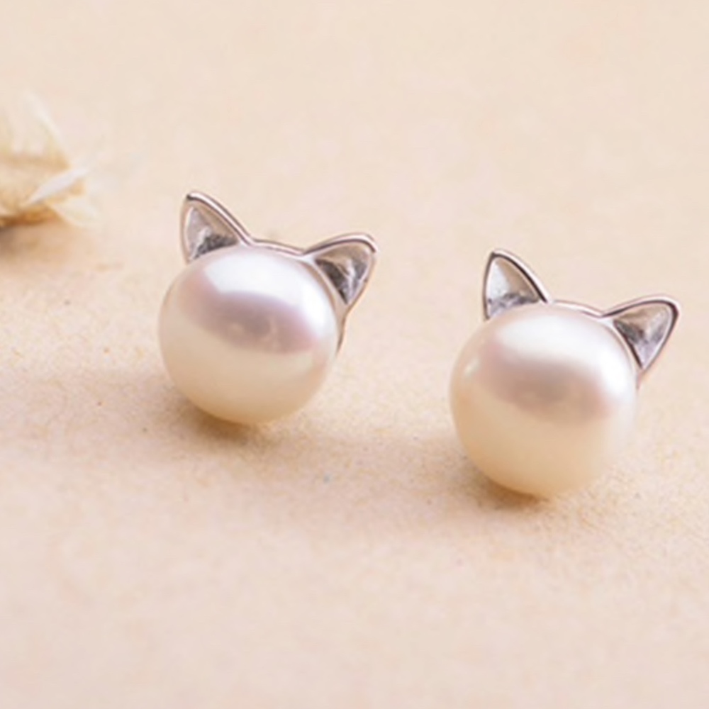 Kitty Pearl Stud Earrings